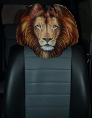 Подушка на подголовник автомобиля Лев